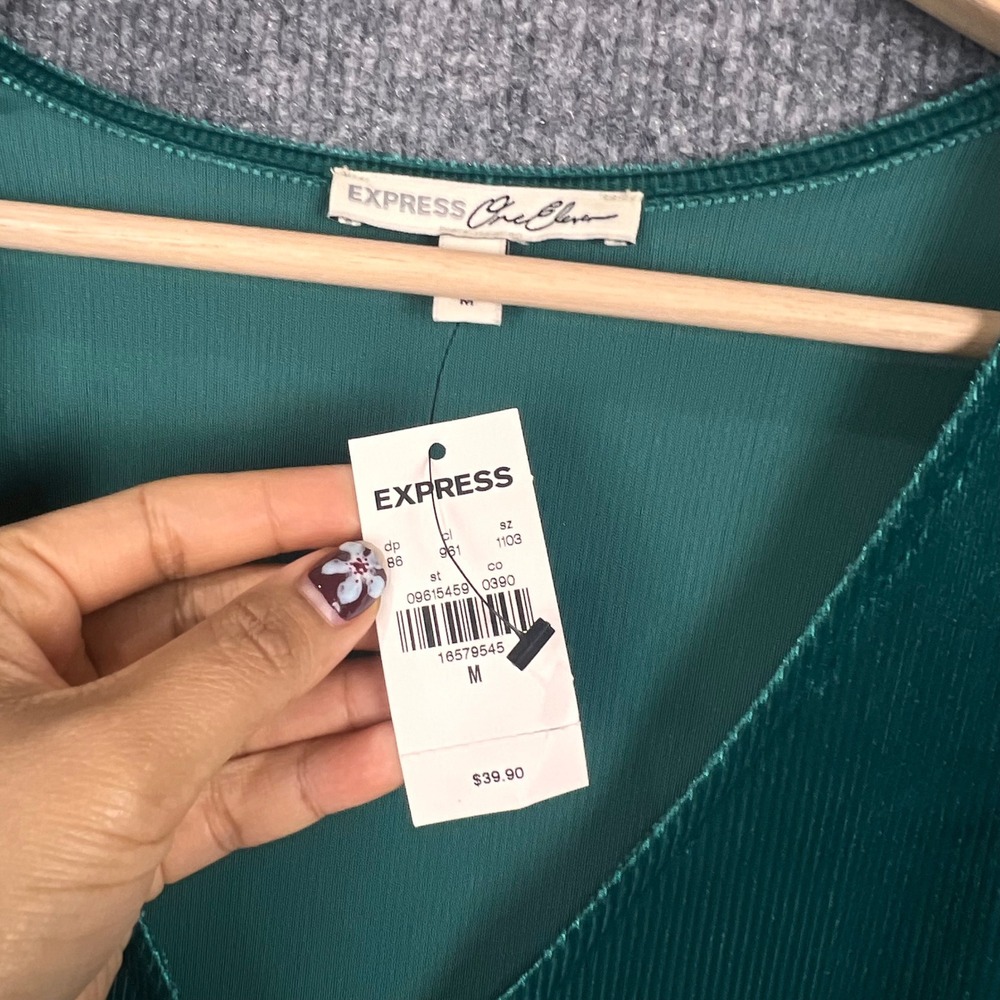 NEW Express Wrap Top Womens Medium Green NWT Ribbed Velvet 3/4 Sleeve - Picture 7 of 9